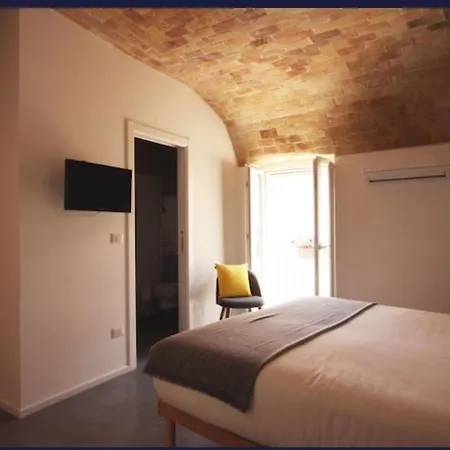 Santa Chiara Bed & Breakfast *